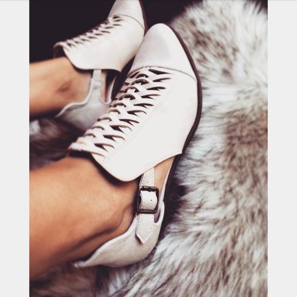 📣LAST PAIR/The Xaylah// Stone caged ankle bootie - Picture 8 of 8